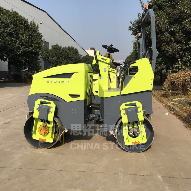 小型壓路機十字路口施工，瀝青路面的接縫有什么技巧處理
